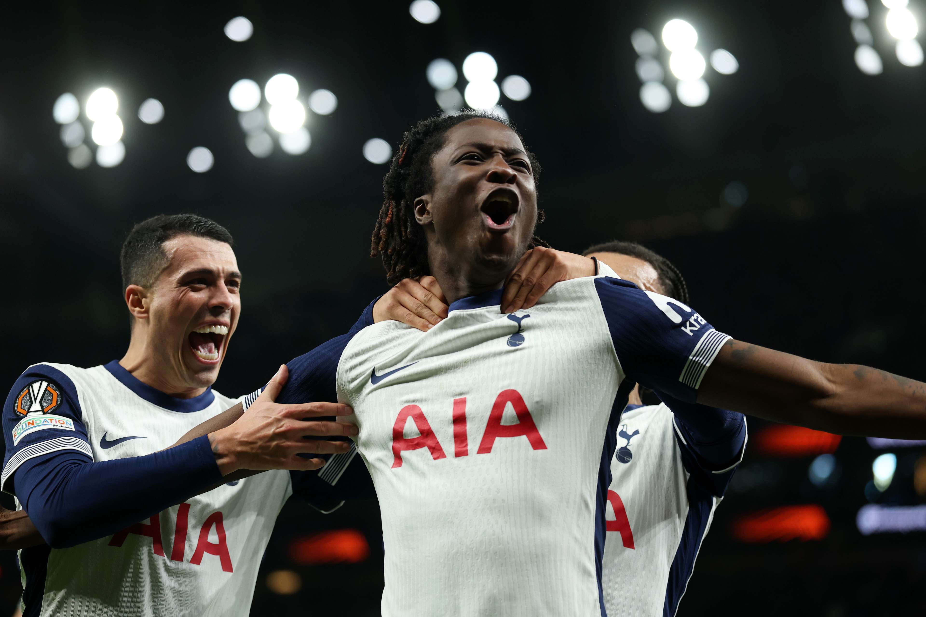 黄喜灿誓言全力以赴征战亚洲杯力争每场比赛胜利